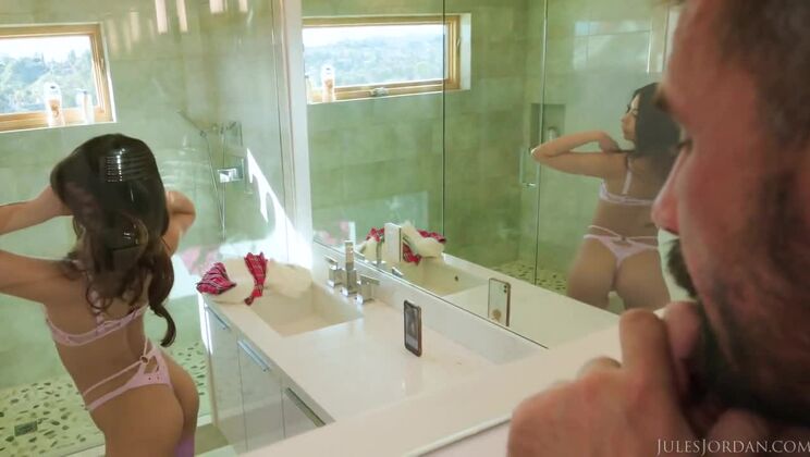 Xxlayna Marie gets facial from Manuel's huge cock