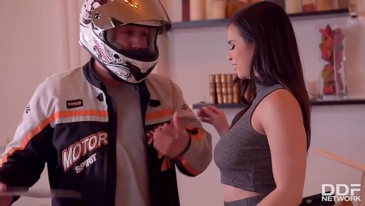 Office Brunette with Stockings Gives Blowjob to Delivery Man