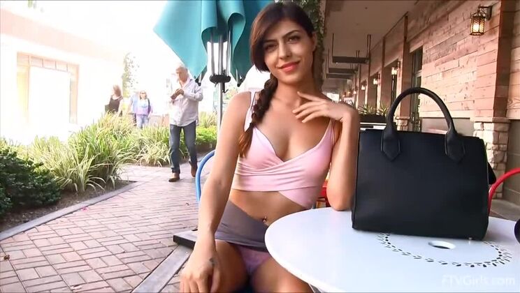 Audrey's Perfect Body Teased in Figure 7