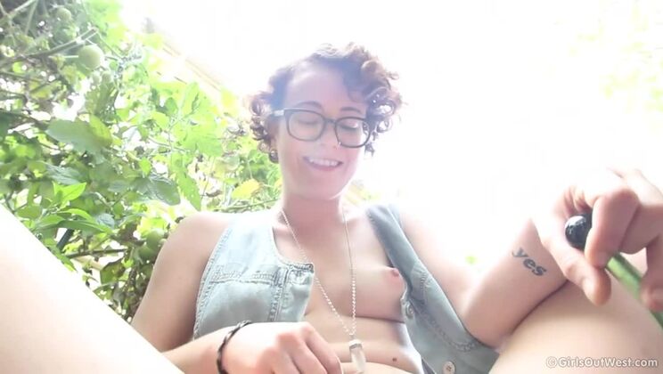 Rosie - POV Squirt in the Yard