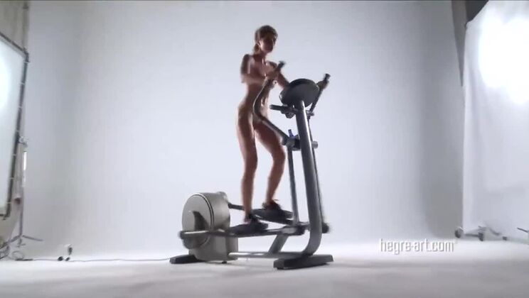 Sexy Angie Crosstrainer Workout