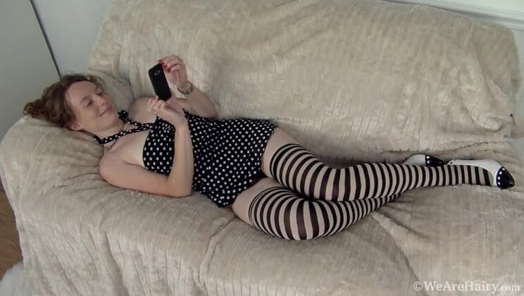 Ana Molly Small Boobs Hairy Pussy Play