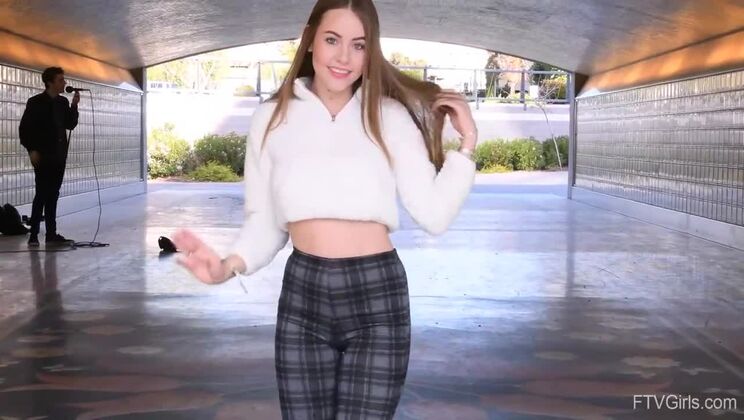 Young Beauty Naomi in Sex Toy Play