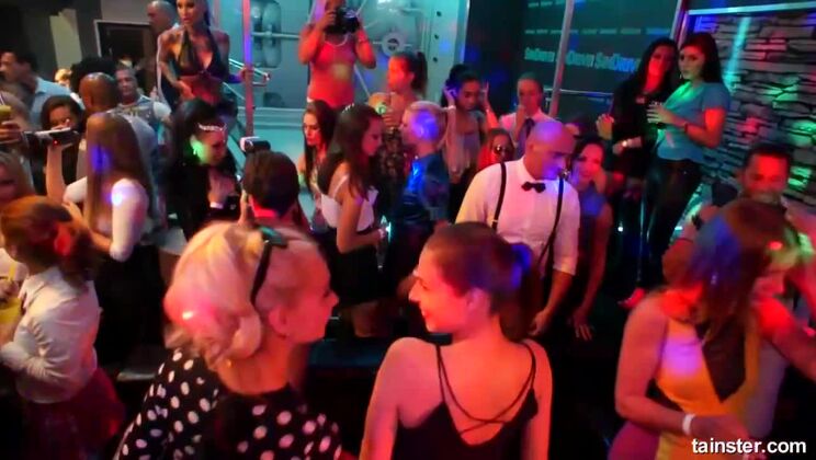 Lesbians Get Wild: Fingering, Deepthroat, and Pussy Licking