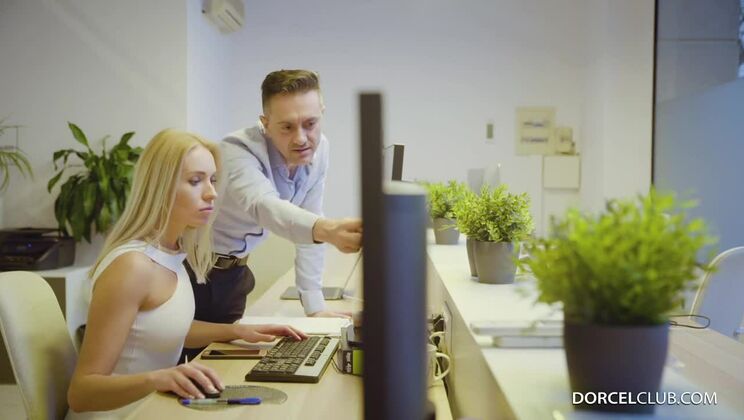 Blonde Bombshell Angelika Grays on First Date