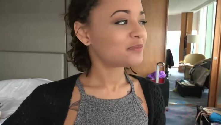 Holly Hendrix's Amateur Foot Fetish Fun