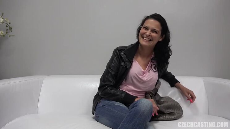 Dark Hair Beauty Radka