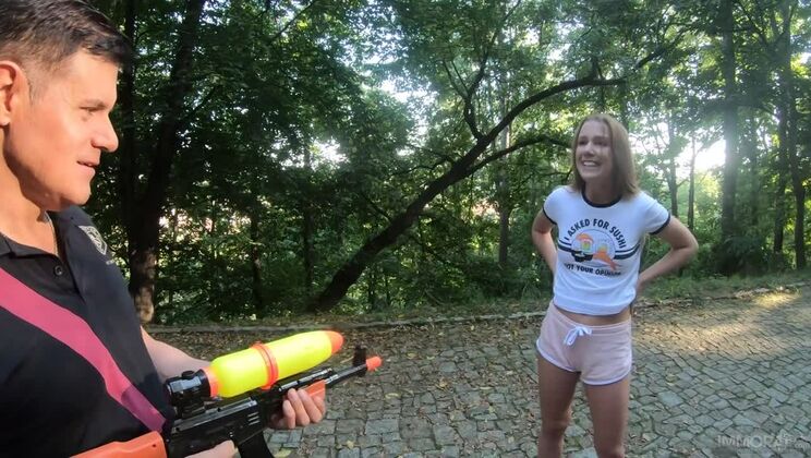 Blonde Alexis' Sushi Gets A Drizzle Of Man Sauce