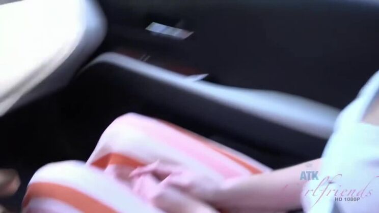 Fingertip Fun with Natalia Queen under the Night Sky