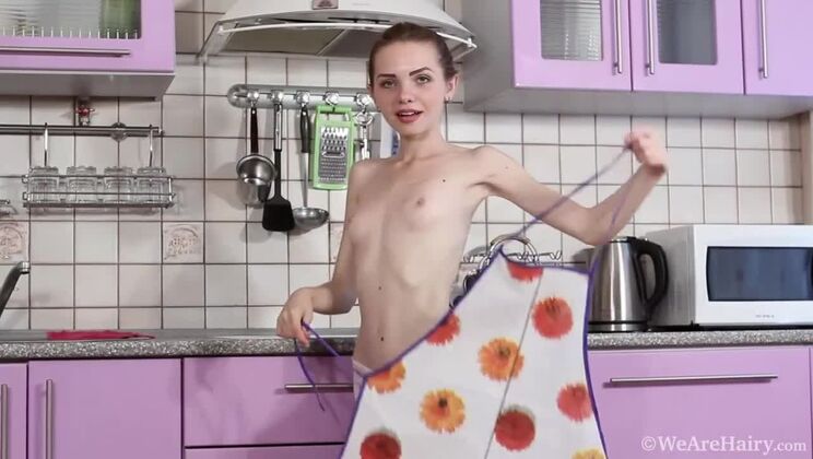 Redhead Chearry Alisa Gets Off