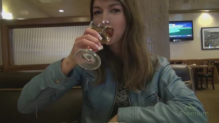 Dating a Shaved Brunette: Susan Ayn's Experience