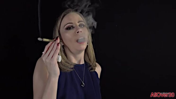 Smoking Blonde Norah Nova Solo