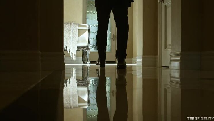 Brunette Doll Dolly Leigh Meets Ryan Madison