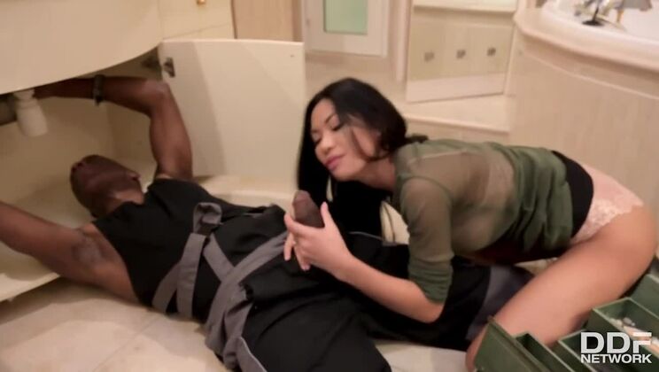 Polly Pons Tattooed Body Takes Plumber's Cock