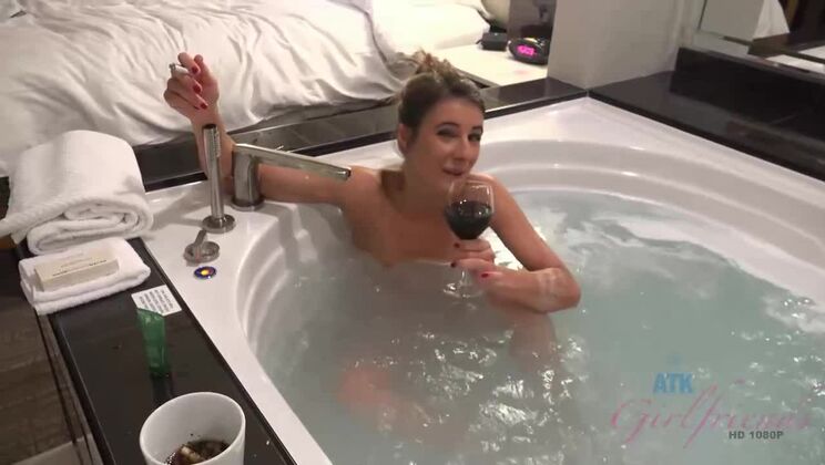 Vegas Babe Tara Ashley - Shaved Pussy & Fingering Action