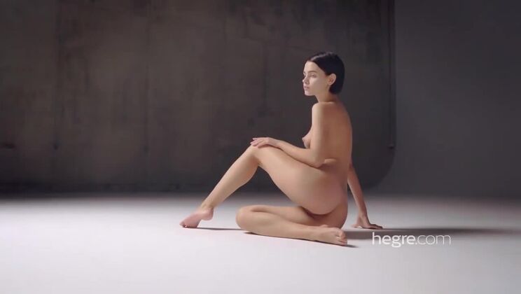 Ariel Beautiful Sexy Photo