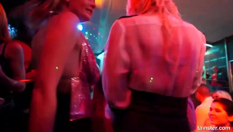 Shower Lesbians: Nataly Gold, Vanessa Decker, Victoria Puppy