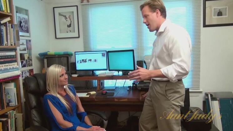 Elizabeth Gives Fantastic Blowjob with Facial