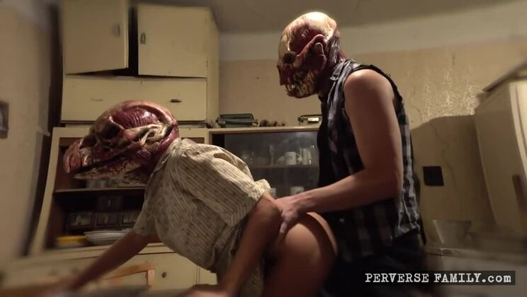 Mad Desire for Brunette in Step Family