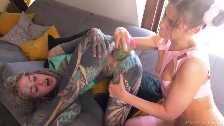 Tattoo Lesbian Big Ass Play