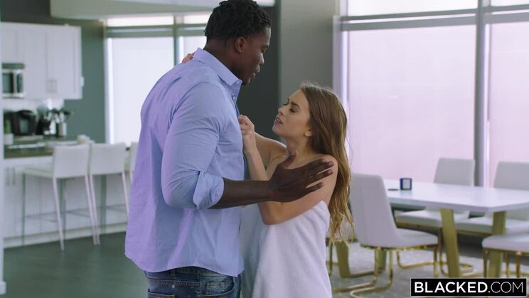 Facial Cumplay with a Brunette