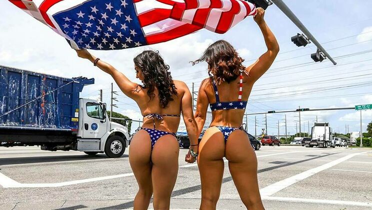 Kelsi Monroe & Lilly Hall Give Peter Green a Wild Ride