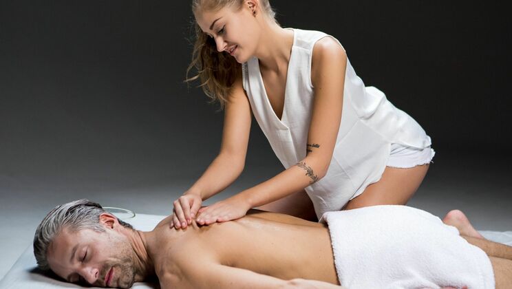 Lutro Gives Tiffany a Massage with Double Cum