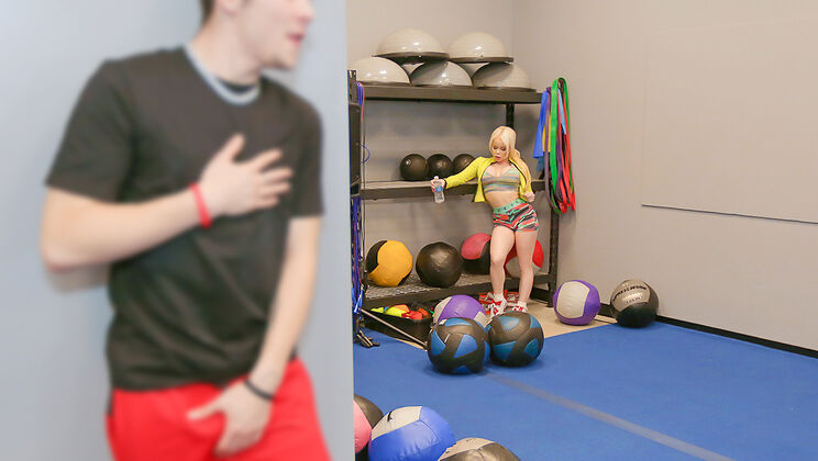 Connor Kennedy Massages MILF Nikki