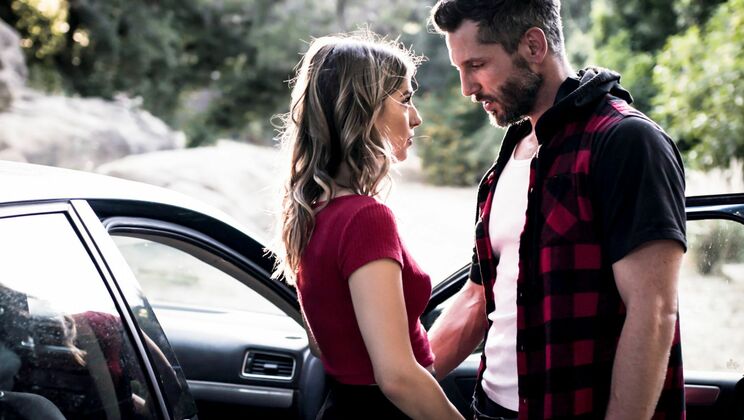 Outdoor Sex: Brunette Gets Cumshot