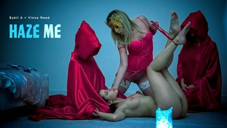 Syzy and Vinna Get Down