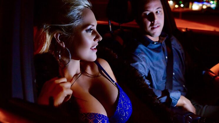 Blonde Whore Gets Facial