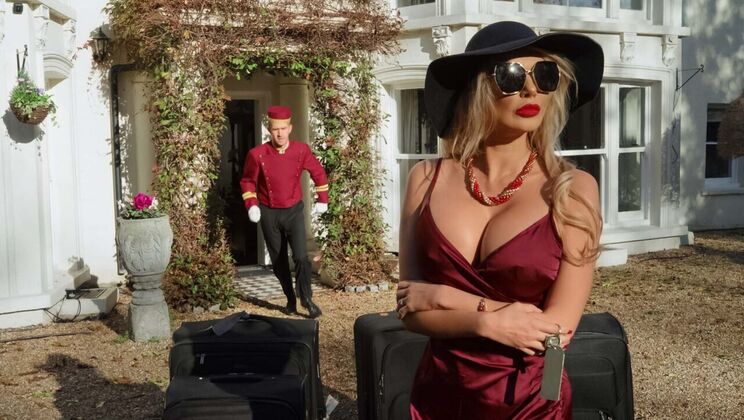 Amber Jayne's Facial After a Blowjob