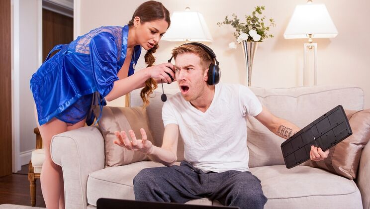 Enhanced Body Gamer Cathy Gets Fucked