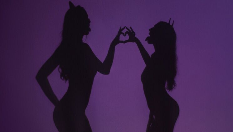 Face Sitting and Ass Fingering: A Lesbian Encounter