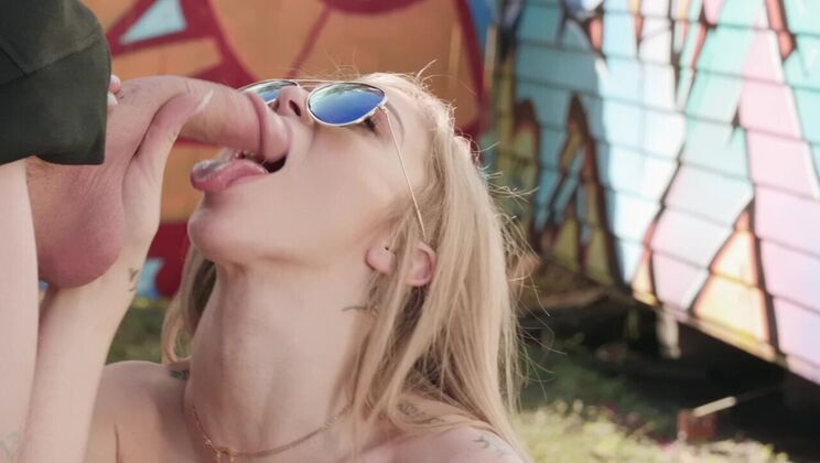 Short Hair Blonde Kali Roses in Outdoor Gonzo