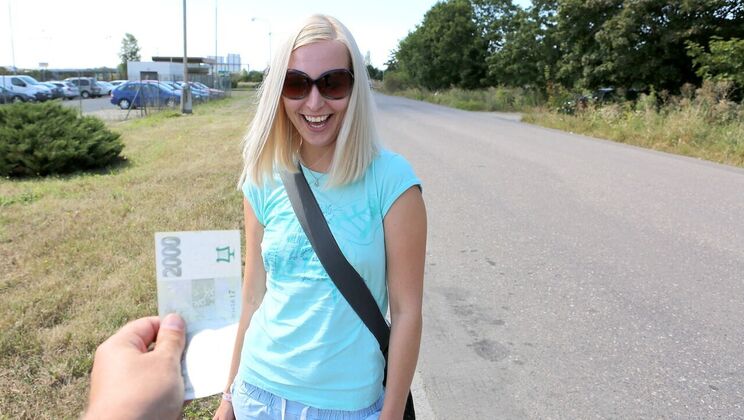 Outdoor Amateur Blowjob and Sex