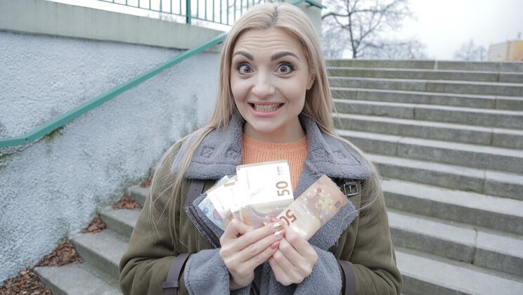 Hot Russian Amateur Gets Deepthroat