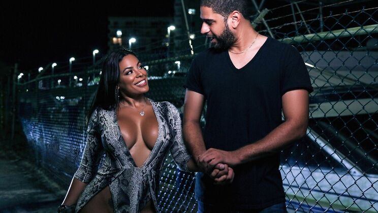 Shaved Brunette Luna Star Takes Big Cocks