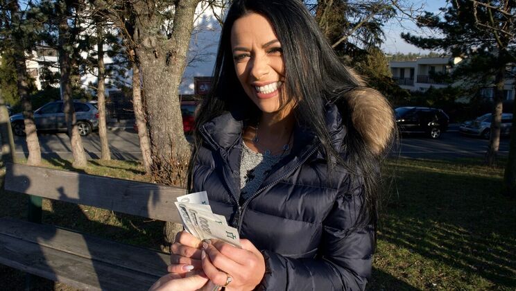 Tight Pussy and Big Tits in Amateur Outdoor Sex