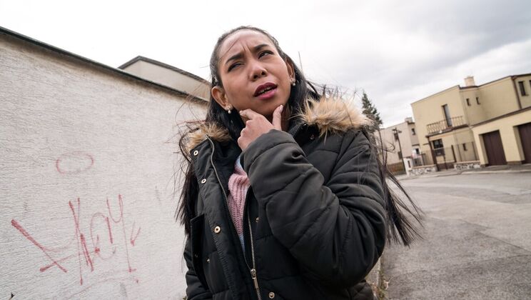 Outdoor Fuck for Cash with Asian Girl