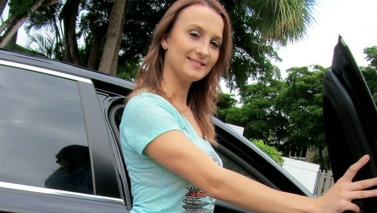 Car Sex with Sweet Indiana Girl