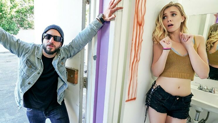 Natural Tits Bounce in Hideaway