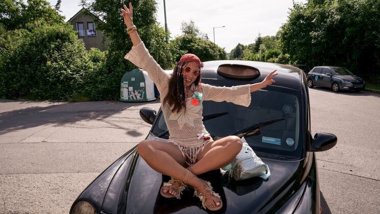 Natural Tits, Big Personality: Linda del Sol