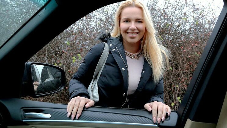 Sexy Blonde Gets Fucked in Car