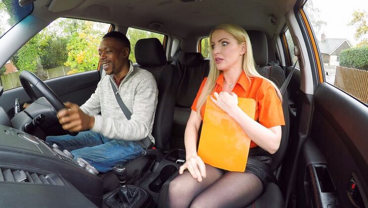 Amateur Gets Ass Fingering and Pussy Licked