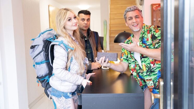 Amateur Threesome: Socks, Piercings & Blowjobs