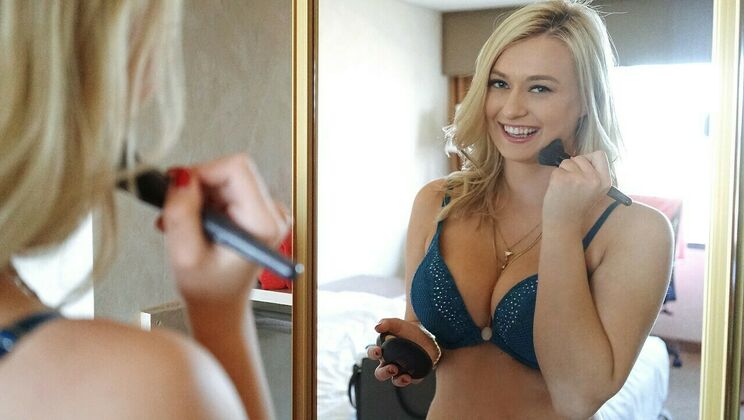 Natalia Starr Gives a Blowjob