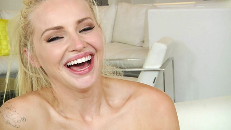 Staci Carr's Hot Bodies in BTS