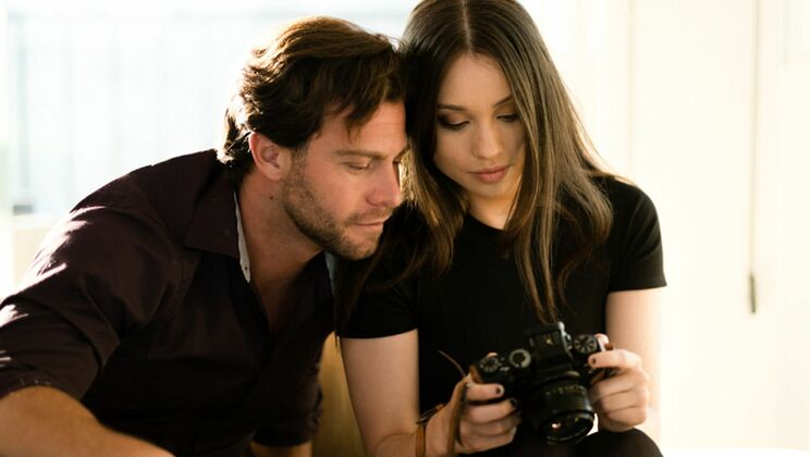 Pose For Me Brunette Babe