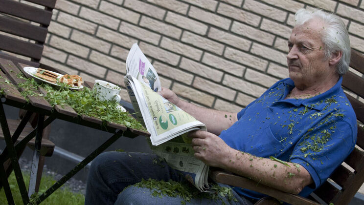 Cum Swallowing Blonde in Outdoor Doggystyle